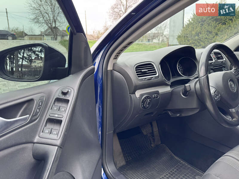 Хэтчбек Volkswagen Golf 2012 в Киеве