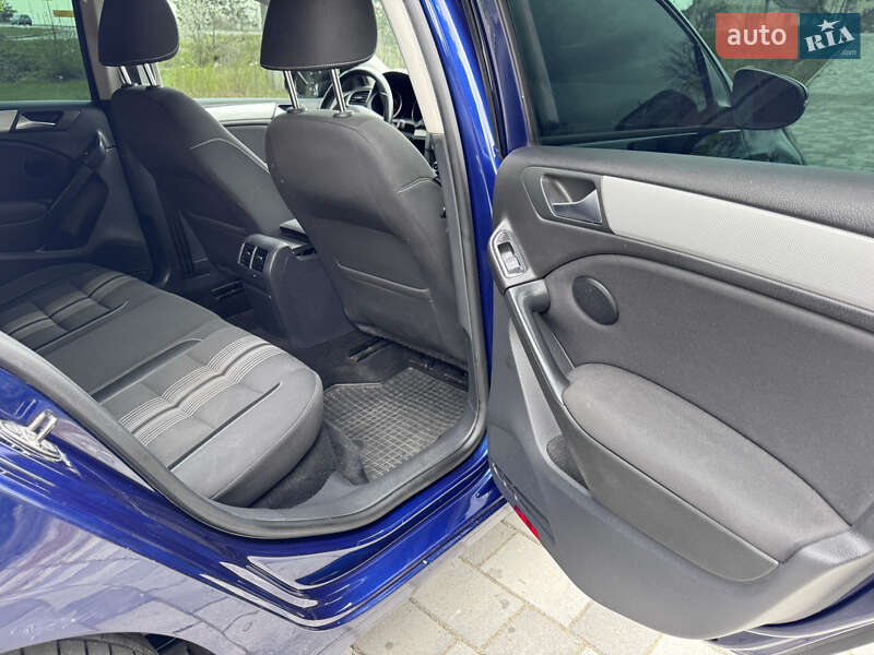 Хэтчбек Volkswagen Golf 2012 в Киеве