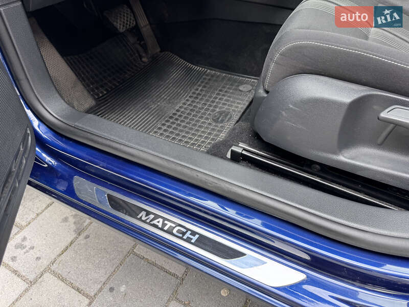 Хэтчбек Volkswagen Golf 2012 в Киеве