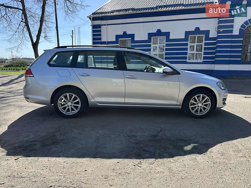 Універсал Volkswagen Golf 2015 в Лебедині