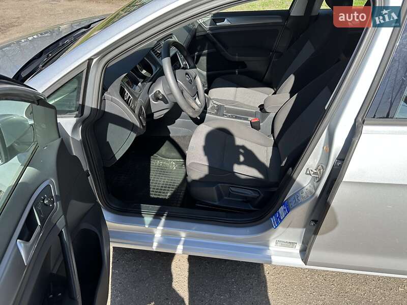 Універсал Volkswagen Golf 2015 в Лебедині