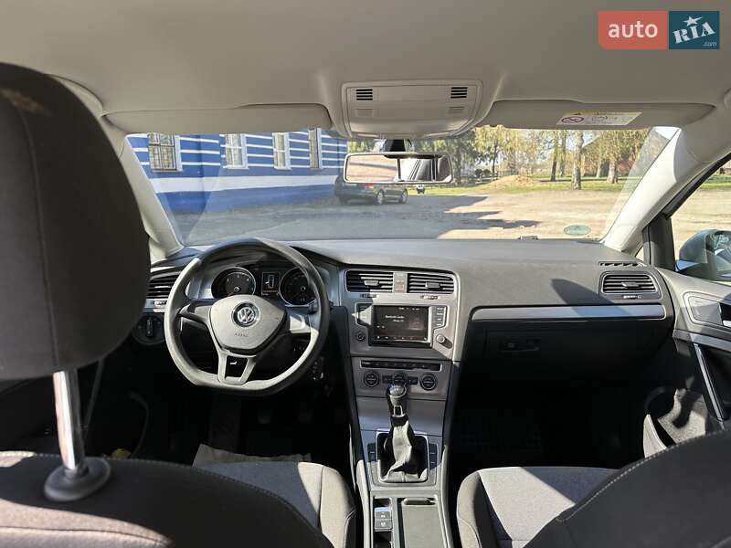 Універсал Volkswagen Golf 2015 в Лебедині