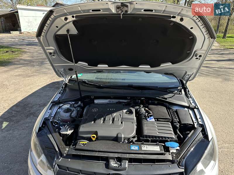 Універсал Volkswagen Golf 2015 в Лебедині