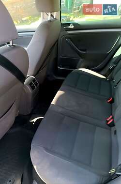 Хэтчбек Volkswagen Golf 2007 в 