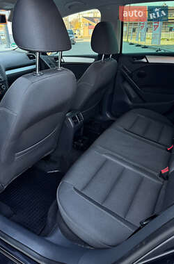 Хэтчбек Volkswagen Golf 2011 в 