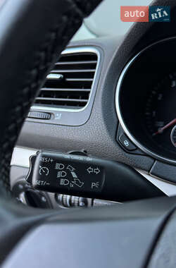 Хэтчбек Volkswagen Golf 2011 в 