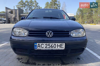 Хетчбек Volkswagen Golf 2000 в 