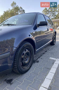 Хетчбек Volkswagen Golf 2000 в 