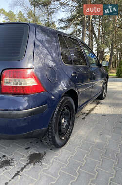 Хетчбек Volkswagen Golf 2000 в 