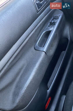 Хетчбек Volkswagen Golf 2000 в 