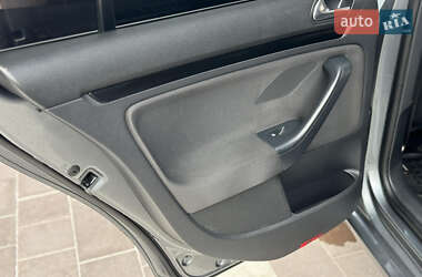 Хэтчбек Volkswagen Golf 2010 в 