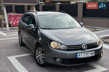 Хэтчбек Volkswagen Golf 2010 в 