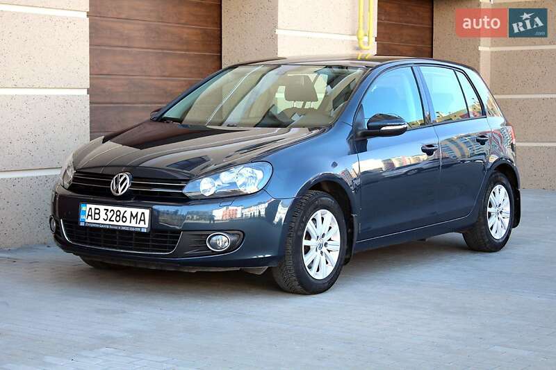 Хетчбек Volkswagen Golf 2012 в 