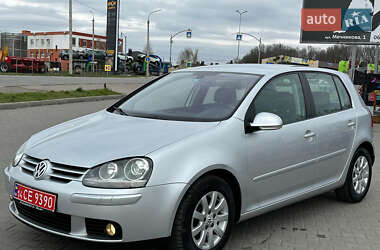 Хэтчбек Volkswagen Golf 2005 в 