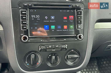 Хэтчбек Volkswagen Golf 2005 в 