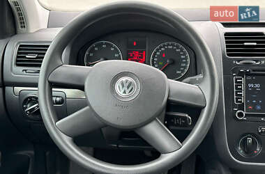 Хэтчбек Volkswagen Golf 2005 в 