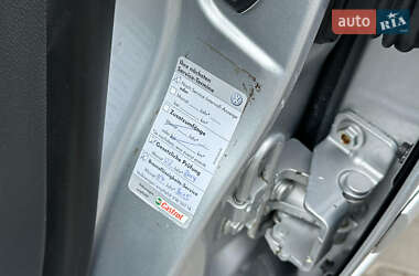 Хэтчбек Volkswagen Golf 2005 в 