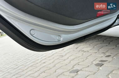 Хэтчбек Volkswagen Golf 2005 в 