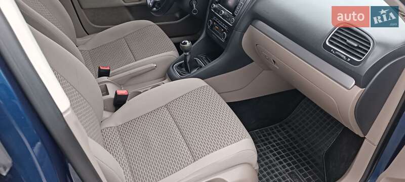 Универсал Volkswagen Golf 2011 в Калуше