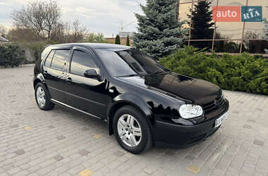 Хэтчбек Volkswagen Golf 2001 в 