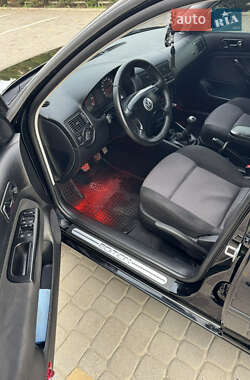 Хэтчбек Volkswagen Golf 2001 в 