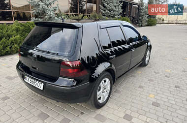 Хэтчбек Volkswagen Golf 2001 в 