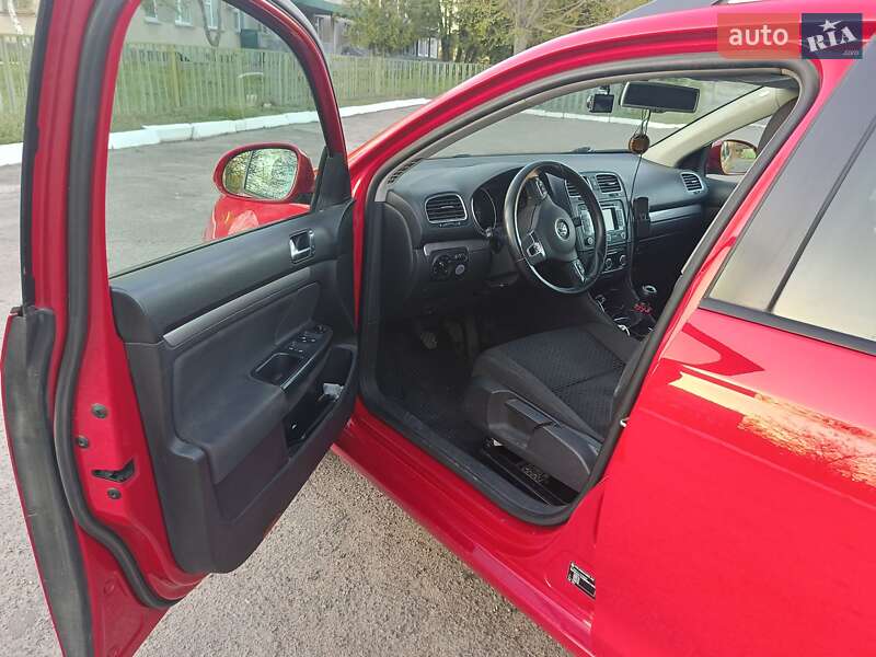 Универсал Volkswagen Golf 2011 в Попельне