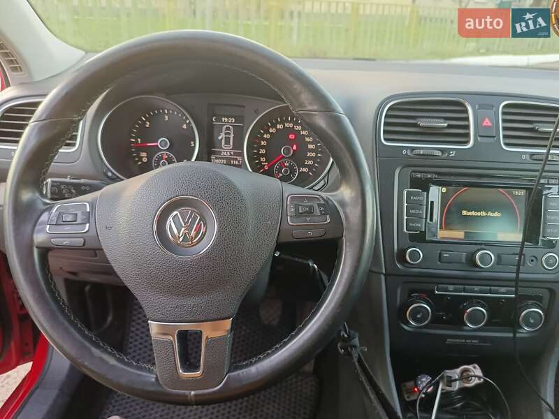 Универсал Volkswagen Golf 2011 в Попельне