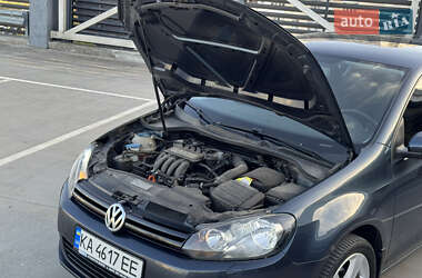 Хэтчбек Volkswagen Golf 2010 в 