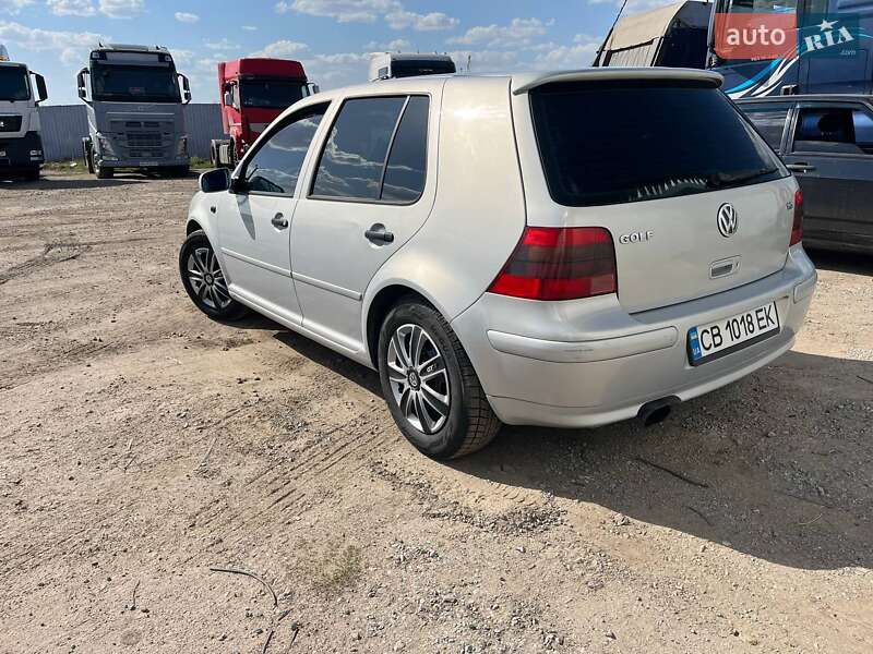 Хетчбек Volkswagen Golf 1997 в 