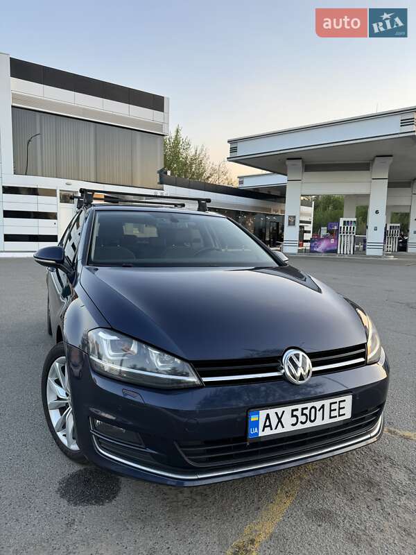 Хэтчбек Volkswagen Golf 2014 в 
