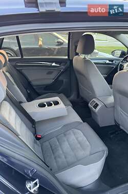 Хэтчбек Volkswagen Golf 2014 в 