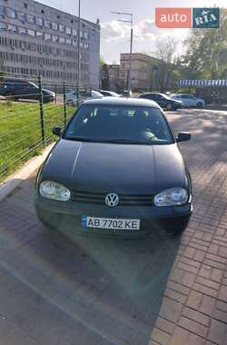 Хэтчбек Volkswagen Golf 1999 в 