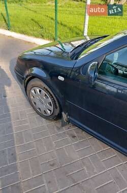 Хэтчбек Volkswagen Golf 1999 в 