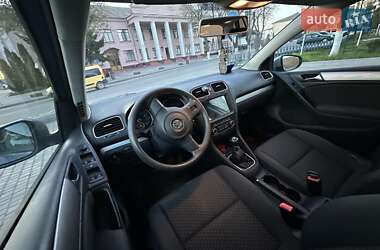 Хэтчбек Volkswagen Golf 2010 в 