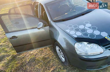 Хэтчбек Volkswagen Golf 2005 в 