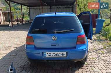 Хетчбек Volkswagen Golf 2001 в 