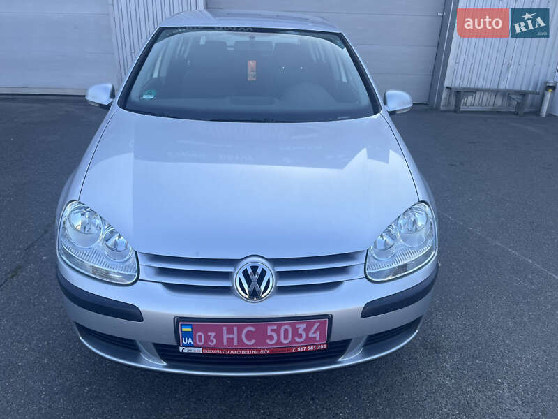 Хетчбек Volkswagen Golf 2005 в Києві