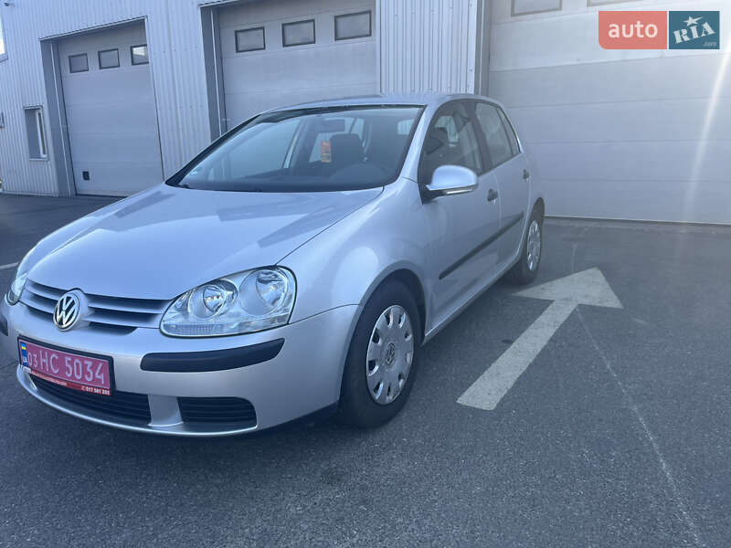 Хетчбек Volkswagen Golf 2005 в Києві
