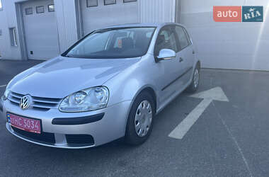 Хэтчбек Volkswagen Golf 2005 в 