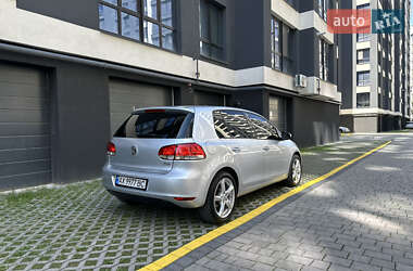 Хетчбек Volkswagen Golf 2012 в 