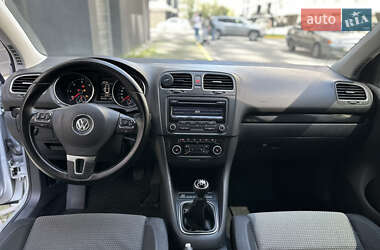 Хетчбек Volkswagen Golf 2012 в 