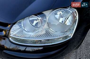 Хэтчбек Volkswagen Golf 2005 в 