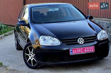 Хэтчбек Volkswagen Golf 2005 в 
