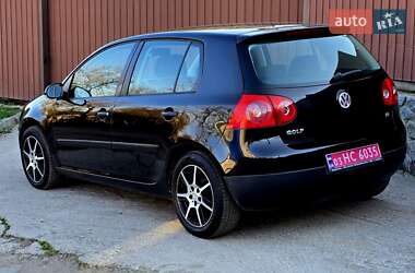 Хэтчбек Volkswagen Golf 2005 в 