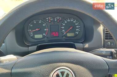 Хетчбек Volkswagen Golf 2002 в 