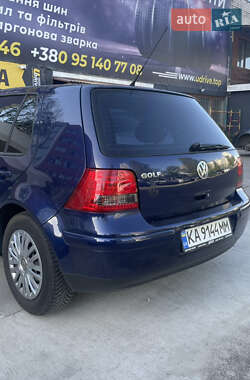 Хэтчбек Volkswagen Golf 2002 в 