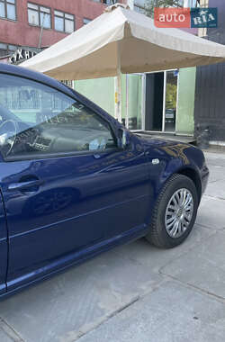 Хэтчбек Volkswagen Golf 2002 в 