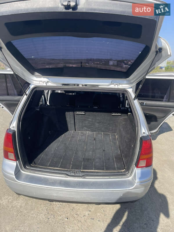 Универсал Volkswagen Golf 2003 в Ровно