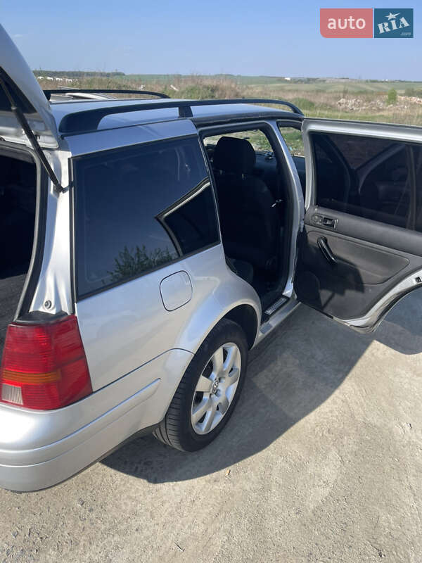 Универсал Volkswagen Golf 2003 в Ровно